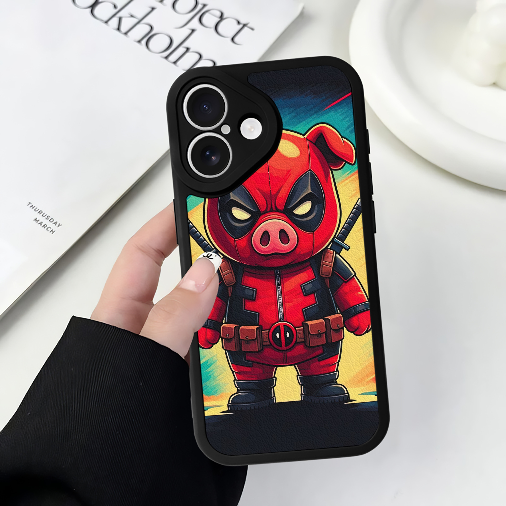 （画像用） Deadpool デッドプール 【iPhone 16シリーズ対応】シリコンスマホケース（レザー調） 材質：シリコン
